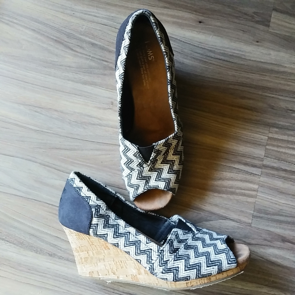 Toms Aztec print wedges